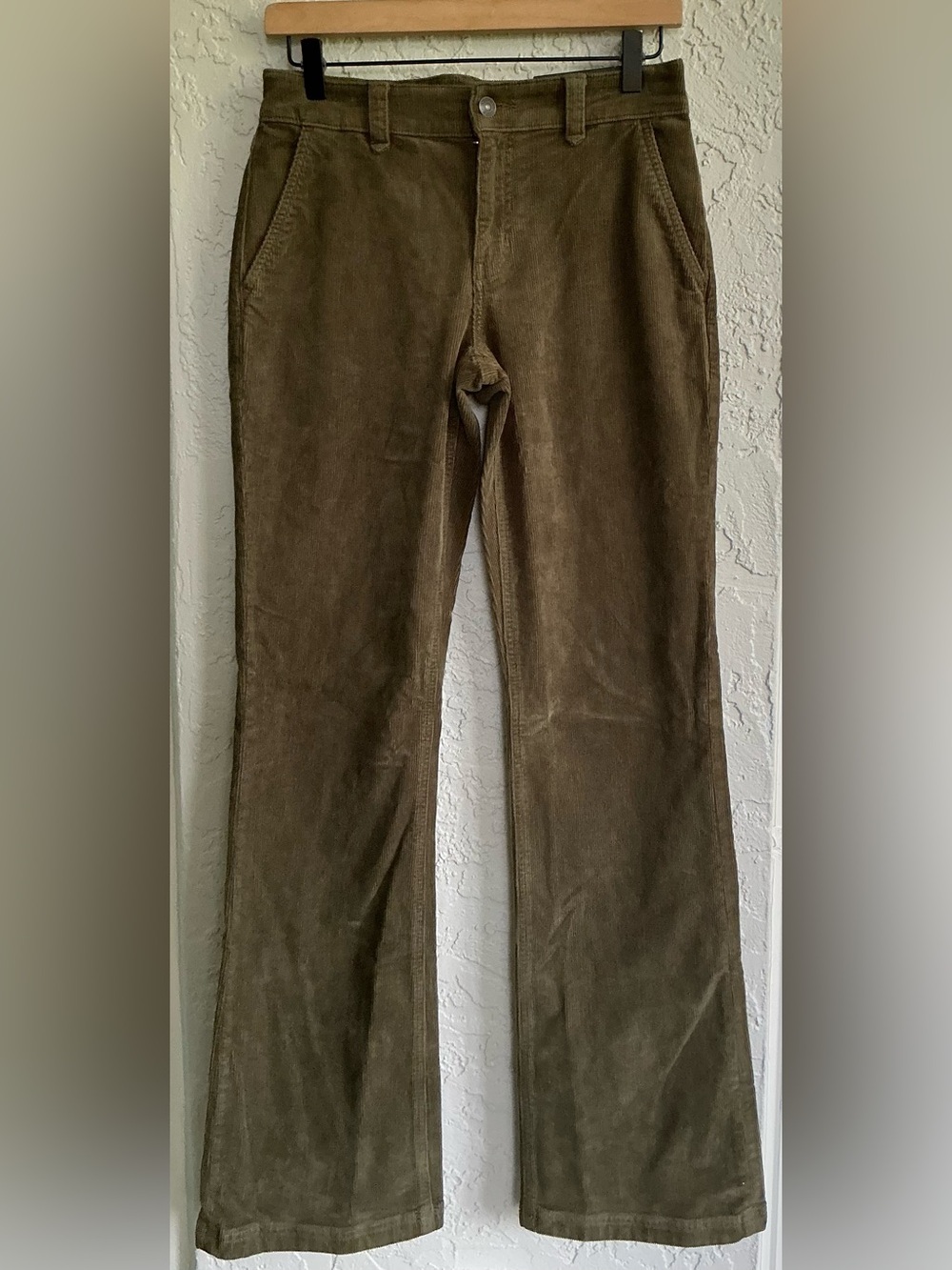 American Eagle Outfitters Olive Corduroy Pants (NWT)